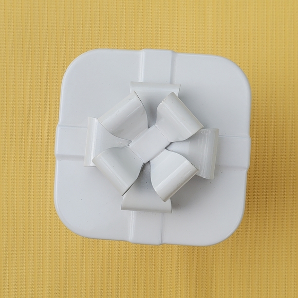 Present Storage Jar - Picture 2 of 8